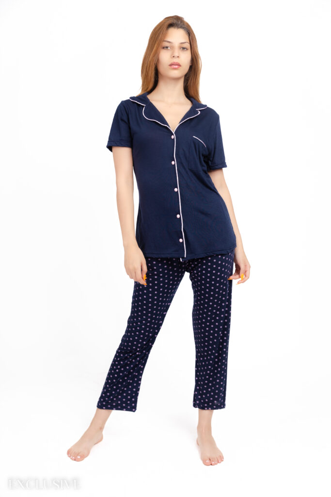 Pyjama Dina: Ensemble chemise et corsaire en coton bleu nuit avec motif ...