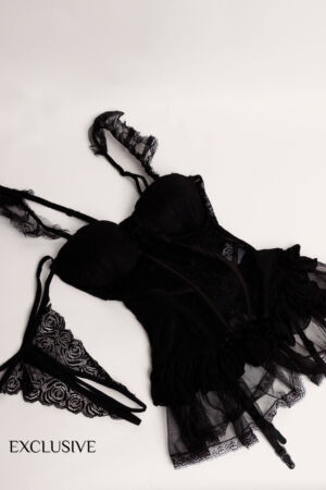 Ensemble lingerie Noir En Dentelle Et Tulle : Corset Avec Porte-jarretelles et String