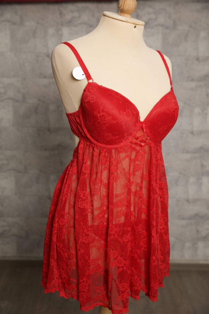 Nuisette Grandes Tailles en Voile & Dentelle Avec String - Noir / Rouge / Blanc