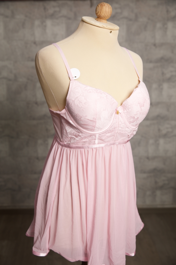 Nuisette en Dentelle Avec String - Noir / Rose / Rouge